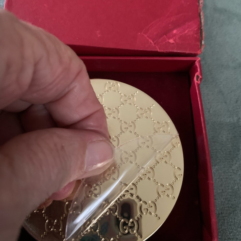 Authentic Gucci Gold Patterned Compact - Picture 2 of 4